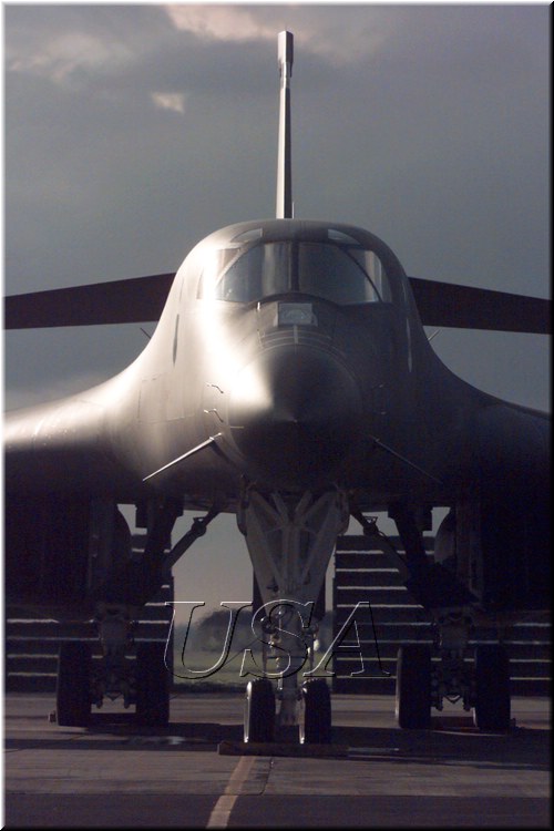 B1_BOMBER_01.jpg